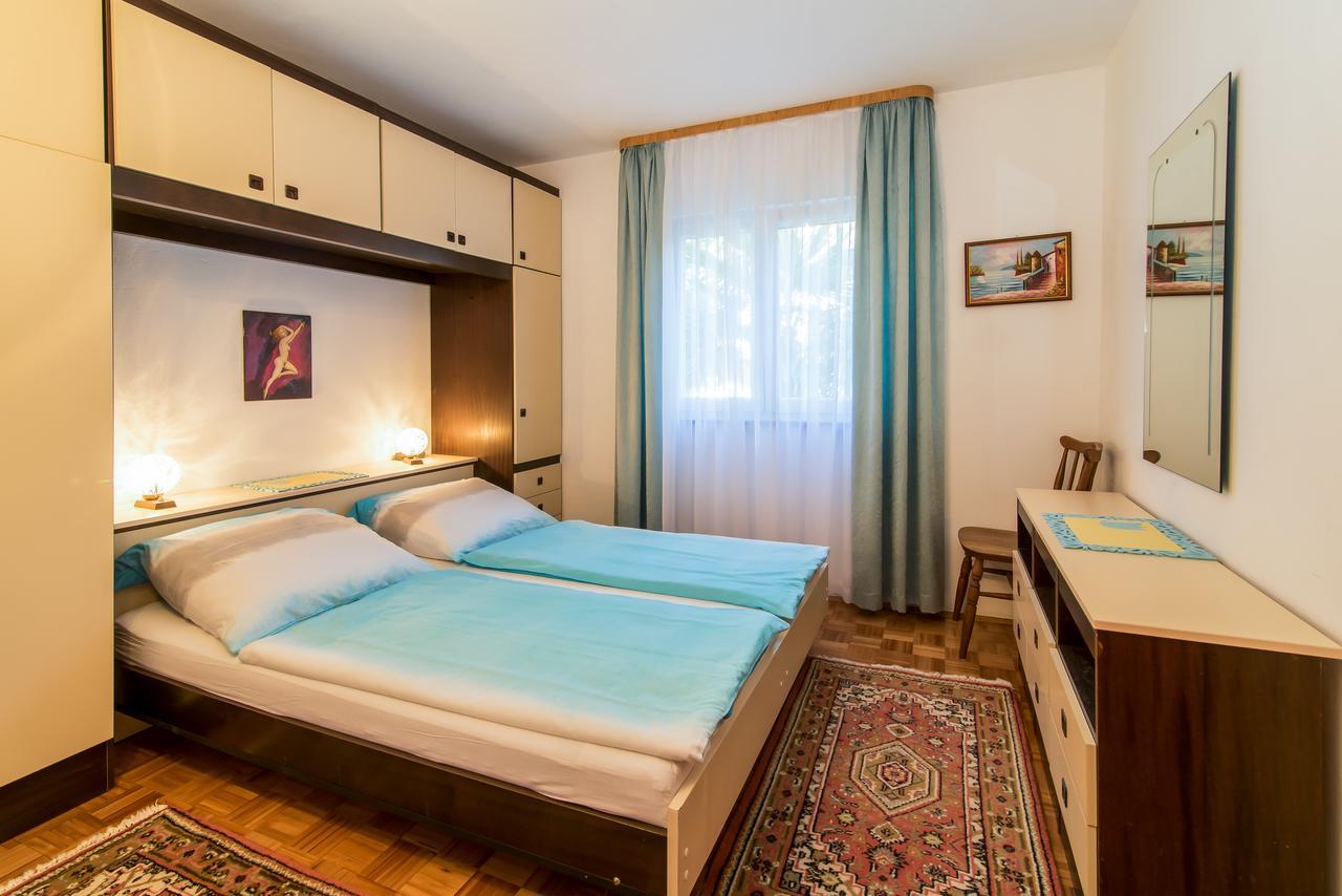 Apartments Palme Malinska Buitenkant foto