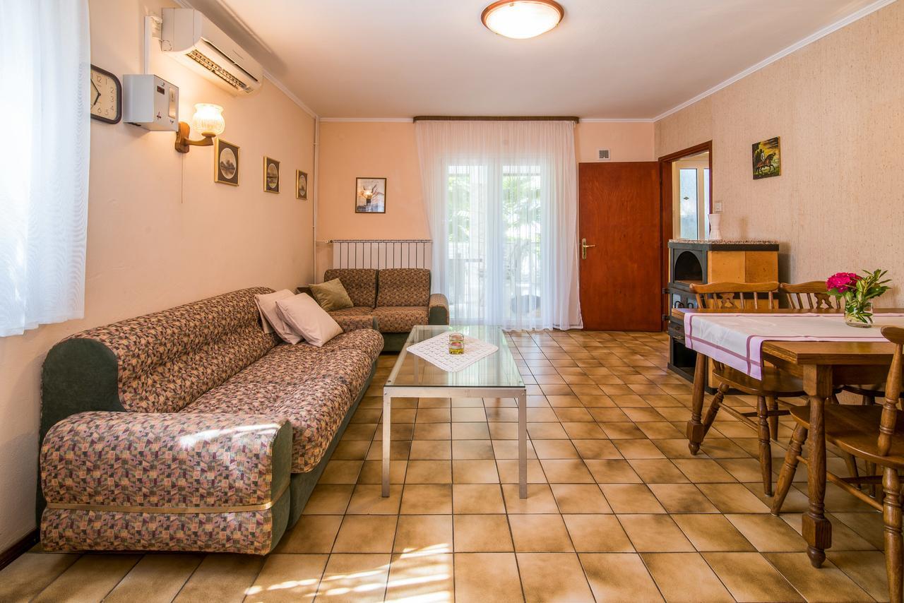 Apartments Palme Malinska Buitenkant foto