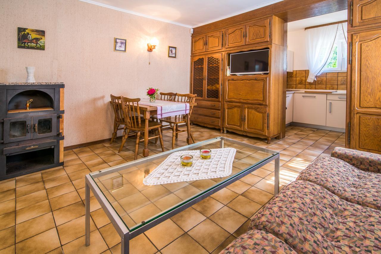 Apartments Palme Malinska Buitenkant foto