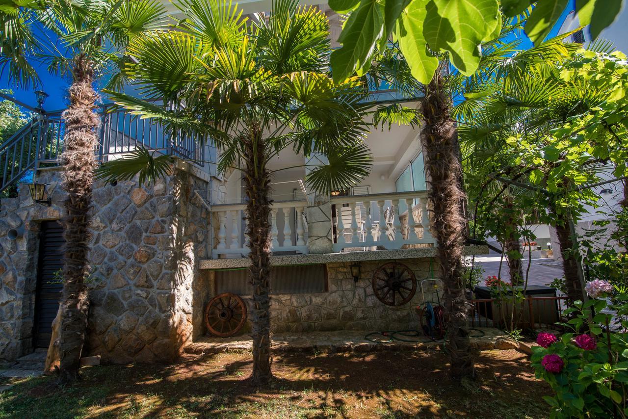 Apartments Palme Malinska Buitenkant foto